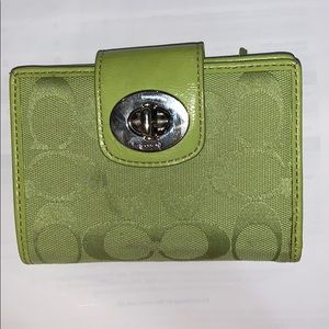 💚Popping Lime Coach Wallet💚